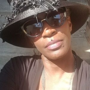 Meet your Posher, Janet